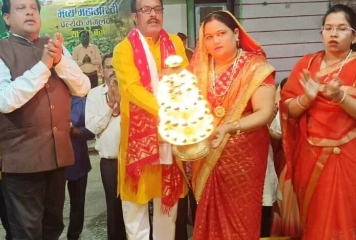 श्री सिद्ध हनुमान मंदिर 38वें मंगलवार की महाआरती में पंडित हरीश दुबे व डा कल्पना राठौर हुई शामिल श्री सिद्ध हनुमान मंदिर 38वें मंगलवार की महाआरती में पंडित हरीश दुबे व डा कल्पना राठौर हुई शामिल kshititech