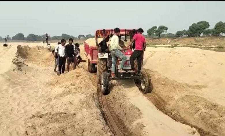दिन दहाड़े उगाही का खेल जारी, प्रशासन निभा रहा औपचारिकता दिन दहाड़े उगाही का खेल जारी, प्रशासन निभा रहा औपचारिकता kshititech