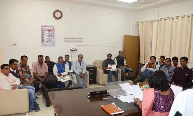 मतदाता सूची के अंतिम प्रकाशन के संबंध में राजनैतिक दलों की बैठक और प्रेस कॉन्फ्रेंस सम्पन्न मतदाता सूची के अंतिम प्रकाशन के संबंध में राजनैतिक दलों की बैठक और प्रेस कॉन्फ्रेंस सम्पन्न kshititech