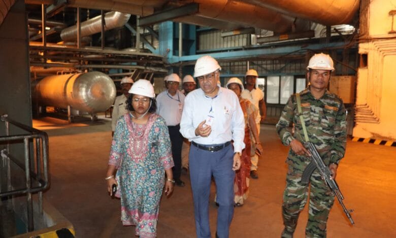 कलेक्टर ने डीबी प्लांट के सभी यूनिट और कंट्रोल रूम का किया निरीक्षण कलेक्टर ने डीबी प्लांट के सभी यूनिट और कंट्रोल रूम का किया निरीक्षण kshititech