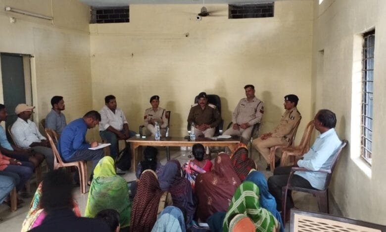 नव पदस्थ पुलिस अधीक्षक सक्ती का नवीन पहल जिला सक्ती में चलित थाना "संवाद" कार्यक्रम की शुरुआत नव पदस्थ पुलिस अधीक्षक सक्ती का नवीन पहल जिला सक्ती में चलित थाना "संवाद" कार्यक्रम की शुरुआत kshititech