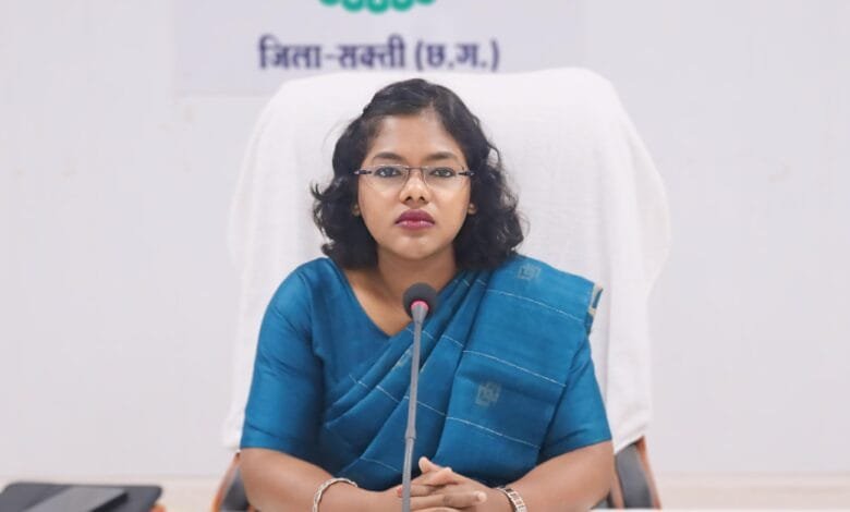 कलेक्टर ने ली साप्ताहिक समय सीमा की बैठक कलेक्टर ने ली साप्ताहिक समय सीमा की बैठक kshititech