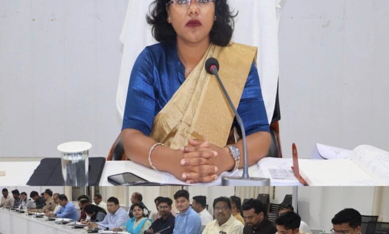 कलेक्टर ने ली साप्ताहिक समय सीमा की बैठक कलेक्टर ने ली साप्ताहिक समय सीमा की बैठक kshititech