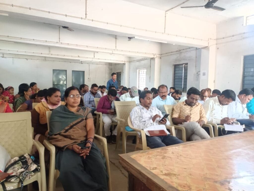 कलेक्टर के निर्देशन में सभी सीईओ फिल्ड में जाकर कर रहे प्रधानमंत्री आवास योजना और महतारी वंदन योजना के कार्यो का निरीक्षण कलेक्टर के निर्देशन में सभी सीईओ फिल्ड में जाकर कर रहे प्रधानमंत्री आवास योजना और महतारी वंदन योजना के कार्यो का निरीक्षण kshititech