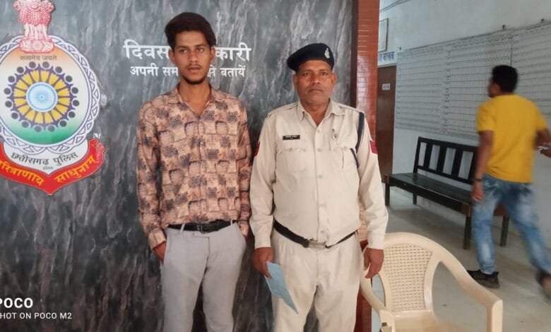 बारात घर में घुसकर मोबाइल चोरी करने वाला पकड़ाया 3 मोबाइल बरामद बारात घर में घुसकर मोबाइल चोरी करने वाला पकड़ाया 3 मोबाइल बरामद kshititech