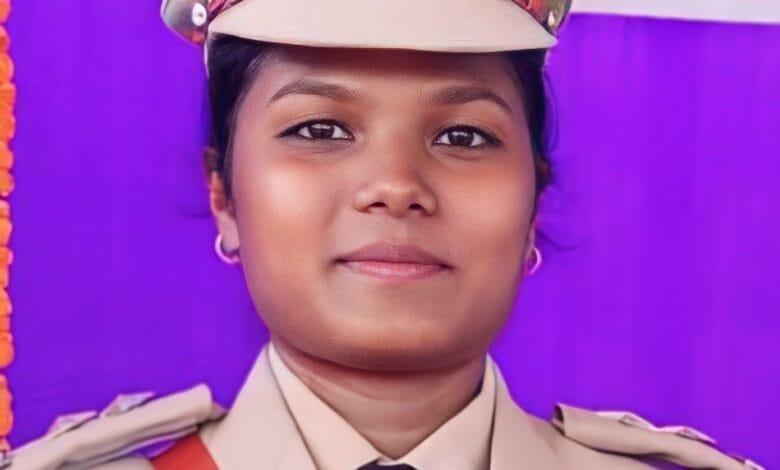 सक्ती जिले में प्राथमिक शिक्षा प्राप्त कर, उप पुलिस अधीक्षक बनी सुश्री मोनिका श्याम सक्ती जिले में प्राथमिक शिक्षा प्राप्त कर, उप पुलिस अधीक्षक बनी सुश्री मोनिका श्याम kshititech