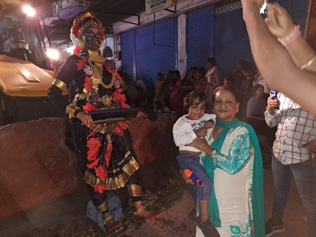 महाशिवरात्रि पर्व पर सक्ती में निकली भव्य शिव बारात, तुर्री धाम एवं श्री राम मंदिर में भी सजा महादेव का भव्य दरबार महाशिवरात्रि पर्व पर सक्ती में निकली भव्य शिव बारात, तुर्री धाम एवं श्री राम मंदिर में भी सजा महादेव का भव्य दरबार kshititech