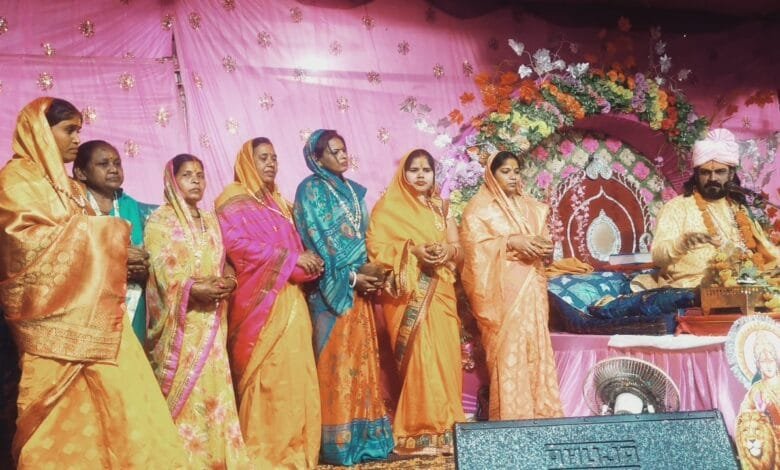 प्रत्येक परिवार एवं समाज में महिला शक्ति की सम्मान करने की प्रथम आवश्यकता है - भागवताचार्य राजेंद्र जी महाराज प्रत्येक परिवार एवं समाज में महिला शक्ति की सम्मान करने की प्रथम आवश्यकता है - भागवताचार्य राजेंद्र जी महाराज kshititech