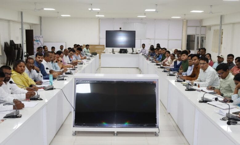 इलेक्शन मोड में आ जाए सभी अधिकारी कर्मचारी - कलेक्टर एवं जिला निर्वाचन अधिकारी इलेक्शन मोड में आ जाए सभी अधिकारी कर्मचारी - कलेक्टर एवं जिला निर्वाचन अधिकारी kshititech