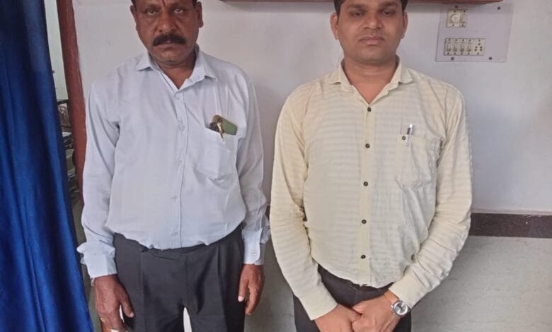 धान खरीदी में 19 लाख का गबन करने वाले समिति के अध्यक्ष एवं खरीदी केंद्र प्रभारी को 03-03 वर्ष के कारावास की सजा धान खरीदी में 19 लाख का गबन करने वाले समिति के अध्यक्ष एवं खरीदी केंद्र प्रभारी को 03-03 वर्ष के कारावास की सजा kshititech