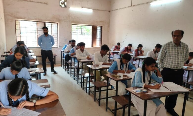 जिले में हाईस्कूल और हायर सेकेण्डरी बोर्ड परीक्षा शांतिपूर्ण संपन्न जिले में हाईस्कूल और हायर सेकेण्डरी बोर्ड परीक्षा शांतिपूर्ण संपन्न kshititech