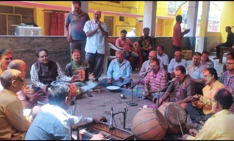 गायत्री शक्ति पीठ मे फागोत्सव की धूम… हवन पूजन आरती के साथ ही ढोल नगाड़ों की धुन पर फागोत्सव में लोग गाते झूमते रहे… गायत्री शक्ति पीठ मे फागोत्सव की धूम… हवन पूजन आरती के साथ ही ढोल नगाड़ों की धुन पर फागोत्सव में लोग गाते झूमते रहे… kshititech