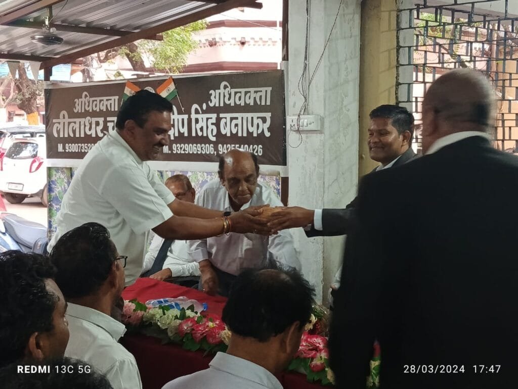 अधिवक्ता संघ सक्ती द्वारा विशेष न्यायाधीश यशवंत सारथी को दी गई विदाई अधिवक्ता संघ सक्ती द्वारा विशेष न्यायाधीश यशवंत सारथी को दी गई विदाई kshititech