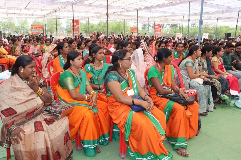 कृषक उन्नति योजना: मुख्यमंत्री श्री विष्णुदेव साय ने सक्ती जिले के 88 हजार से अधिक किसानों के खाते में अंतरित किए 4 अरब 74 करोड़ से अधिक की राशि कृषक उन्नति योजना: मुख्यमंत्री श्री विष्णुदेव साय ने सक्ती जिले के 88 हजार से अधिक किसानों के खाते में अंतरित किए 4 अरब 74 करोड़ से अधिक की राशि kshititech