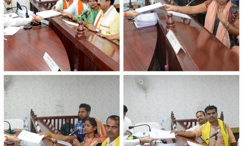 अंतिम दिन में 17 अभ्यर्थियों ने जमा किए नामांकन एवं 02 अभ्यर्थियों ने लिया नामांकन पत्र अंतिम दिन में 17 अभ्यर्थियों ने जमा किए नामांकन एवं 02 अभ्यर्थियों ने लिया नामांकन पत्र kshititech