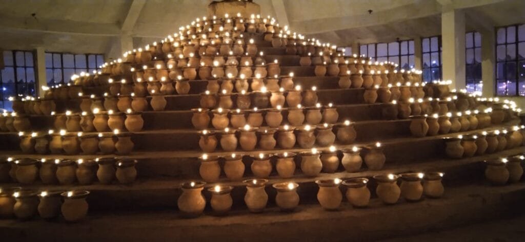 माँ चंद्रहासनी मंदिर से सैकड़ों की संख्या में कन्याओं ने कलश लेकर माँ चंद्रहासनी मंदिर में स्थापित किया और जगमगा उठे आस्था के ज्योति कलश माँ चंद्रहासनी मंदिर से सैकड़ों की संख्या में कन्याओं ने कलश लेकर माँ चंद्रहासनी मंदिर में स्थापित किया और जगमगा उठे आस्था के ज्योति कलश kshititech