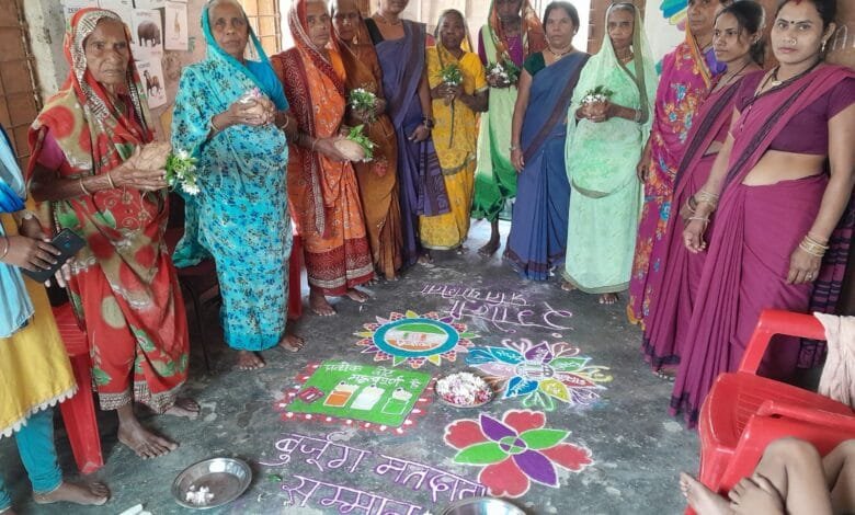 स्वीप गतिविधि के तहत जिले के विभिन्न ग्राम पंचायतों में रंगोली प्रतियोगिता, मेहंदी प्रतियोगिता व बुजुर्ग महिला मतदाता सम्मान कार्यक्रम का हुआ आयोजन स्वीप गतिविधि के तहत जिले के विभिन्न ग्राम पंचायतों में रंगोली प्रतियोगिता, मेहंदी प्रतियोगिता व बुजुर्ग महिला मतदाता सम्मान कार्यक्रम का हुआ आयोजन kshititech