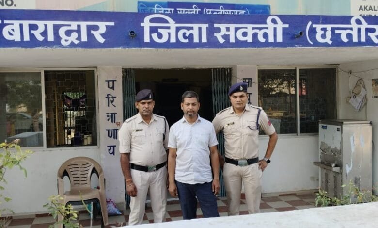 सटटा खिलाने वाले खाईवाल गुण्डा बदमाश मनोज साहू को सटटा पटटी लिखते किया गया गिरफतार सटटा खिलाने वाले खाईवाल गुण्डा बदमाश मनोज साहू को सटटा पटटी लिखते किया गया गिरफतार kshititech