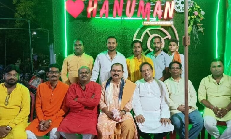 श्री सिद्ध हनुमान मंदिर ४६ वें मंगलवार की महाआरती में पंडित विकास तिवारी सपरिवार हुए शामिल श्री सिद्ध हनुमान मंदिर ४६ वें मंगलवार की महाआरती में पंडित विकास तिवारी सपरिवार हुए शामिल kshititech