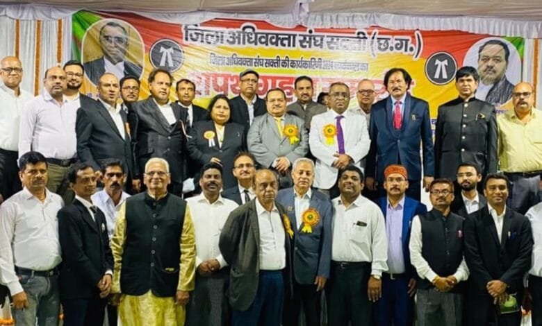 अधिवक्ता संघ सक्ती के शपथ ग्रहण समारोह हाईकोर्ट जज गौतम भादुड़ी हुए शामिल अधिवक्ता संघ सक्ती के शपथ ग्रहण समारोह हाईकोर्ट जज गौतम भादुड़ी हुए शामिल kshititech