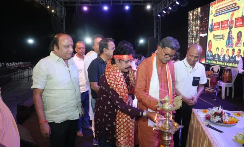 चंद्रपुर में चैत्र नवरात्र के पंचमी दुकालू यादव का हुआ धमाकेदार कार्यक्रम, नेता प्रतिपक्ष चरणदास महंत भी हुए सम्मिलित चंद्रपुर में चैत्र नवरात्र के पंचमी दुकालू यादव का हुआ धमाकेदार कार्यक्रम, नेता प्रतिपक्ष चरणदास महंत भी हुए सम्मिलित kshititech