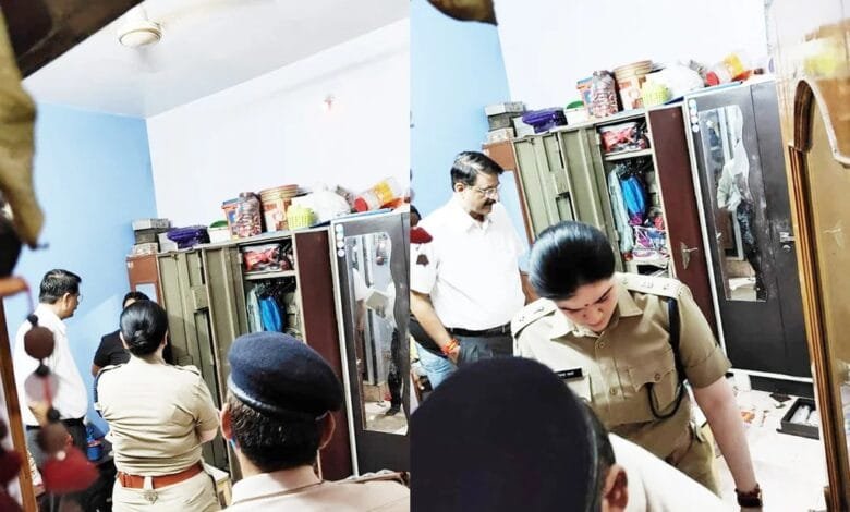 लाखों की सनसनीखेज चोरी का मामला : आईजी डॉ. संजीव शुक्ला पहुंचे सक्ती, मौके का किया मुआयना लाखों की सनसनीखेज चोरी का मामला : आईजी डॉ. संजीव शुक्ला पहुंचे सक्ती, मौके का किया मुआयना kshititech