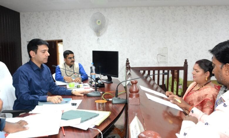 आज 2 अभ्यर्थियों ने जमा किए नामांकन एवं 11 अभ्यर्थियों ने लिया नामांकन पत्र आज 2 अभ्यर्थियों ने जमा किए नामांकन एवं 11 अभ्यर्थियों ने लिया नामांकन पत्र kshititech