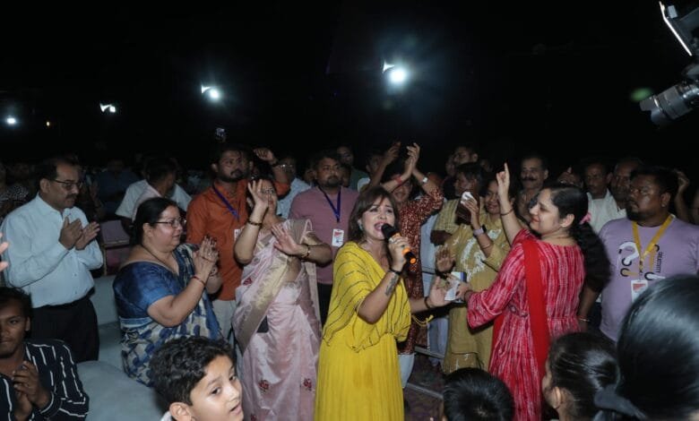 माँ चन्द्रहासिनी की नगरी चंद्रपुर मे सम्पन्न हुआ कवि सम्मेलन माँ चन्द्रहासिनी की नगरी चंद्रपुर मे सम्पन्न हुआ कवि सम्मेलन kshititech