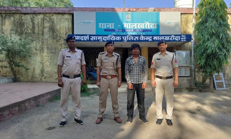ग्राम सकर्रा में 75 वर्षीय वृद्ध का हत्या कर शव को तालाब में फेंकने वाला आरोपी गिरफ्तार ग्राम सकर्रा में 75 वर्षीय वृद्ध का हत्या कर शव को तालाब में फेंकने वाला आरोपी गिरफ्तार kshititech