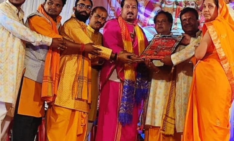 हनुमान जन्मोत्सव पर श्री सिद्ध हनुमान मंदिर में महाआरती एवम् सप्तक ग्रुप के भजन ने मचाया धमाल हनुमान जन्मोत्सव पर श्री सिद्ध हनुमान मंदिर में महाआरती एवम् सप्तक ग्रुप के भजन ने मचाया धमाल kshititech