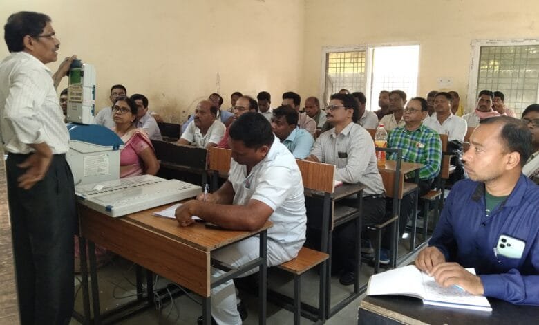 आगामी लोकसभा निर्वाचन 2024 अंतर्गत पीठासीन अधिकारियों एवं मतदान दल का दो दिवसीय प्रशिक्षण संपन्न आगामी लोकसभा निर्वाचन 2024 अंतर्गत पीठासीन अधिकारियों एवं मतदान दल का दो दिवसीय प्रशिक्षण संपन्न kshititech