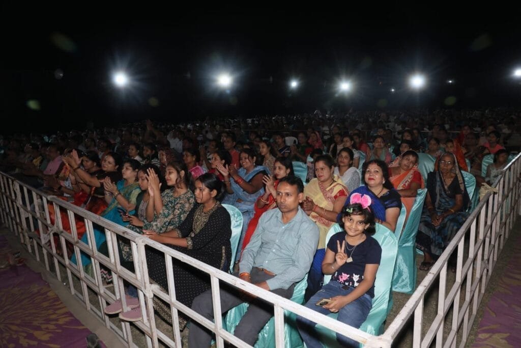 माँ चन्द्रहासिनी की नगरी चंद्रपुर मे सम्पन्न हुआ कवि सम्मेलन माँ चन्द्रहासिनी की नगरी चंद्रपुर मे सम्पन्न हुआ कवि सम्मेलन kshititech