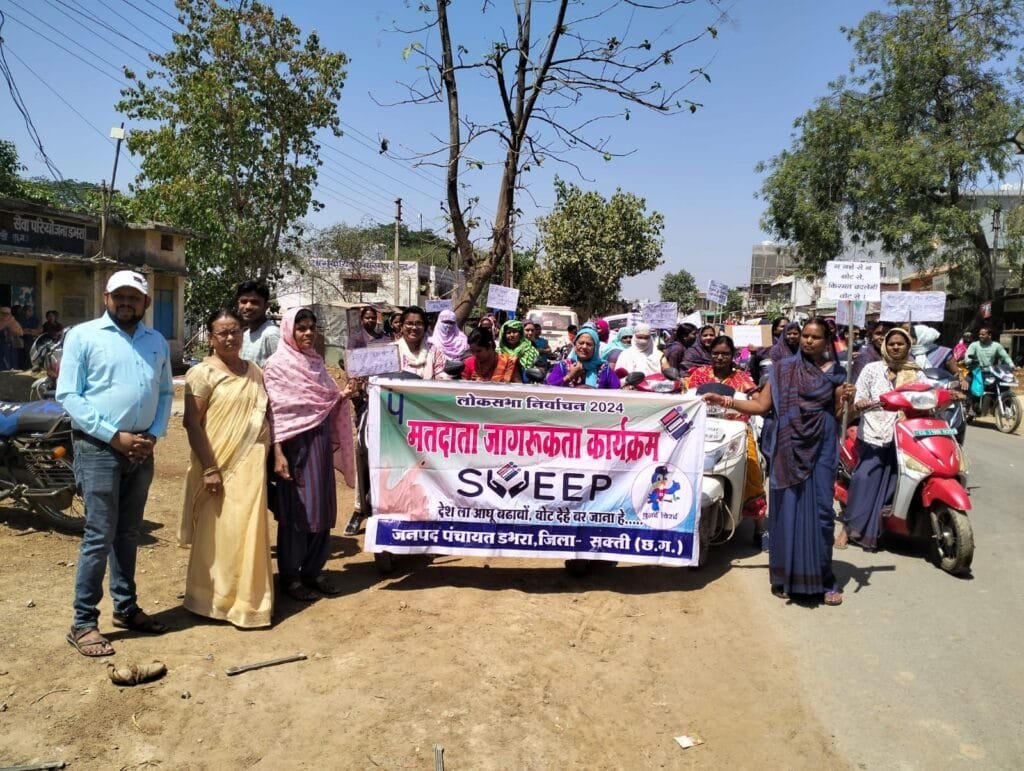 आंगनबाड़ी दीदीयों और महिलाओं ने स्कूटी रैली निकालकर मतदान करने किया प्रेरित आंगनबाड़ी दीदीयों और महिलाओं ने स्कूटी रैली निकालकर मतदान करने किया प्रेरित kshititech