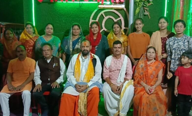 श्री सिद्ध हनुमान मंदिर ५० वें मंगलवार की महाआरती में पंडित बलराम पांडे अपने भजन मंडली सहित हुए शामिल श्री सिद्ध हनुमान मंदिर ५० वें मंगलवार की महाआरती में पंडित बलराम पांडे अपने भजन मंडली सहित हुए शामिल kshititech
