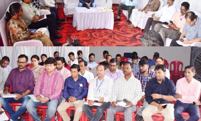 कलेक्टर ने स्ट्रॉन्ग रूम परिसर नंदेलीभांठा में मतदान दिवस की तैयारियों को लेकर निर्वाचन से संबंधित सभी अधिकारियों की ली विशेष बैठक कलेक्टर ने स्ट्रॉन्ग रूम परिसर नंदेलीभांठा में मतदान दिवस की तैयारियों को लेकर निर्वाचन से संबंधित सभी अधिकारियों की ली विशेष बैठक kshititech