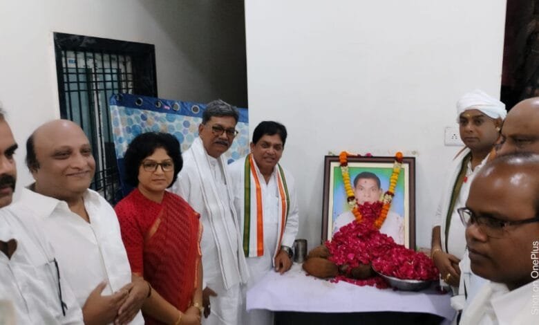 जैजैपुर विधायक बालेश्वर साहु के पिता के दशगात्र में पहुंचे नेता प्रतिपक्ष डॉ महंत , दी दिवंगत आत्मा को श्रद्धांजलि जैजैपुर विधायक बालेश्वर साहु के पिता के दशगात्र में पहुंचे नेता प्रतिपक्ष डॉ महंत , दी दिवंगत आत्मा को श्रद्धांजलि kshititech