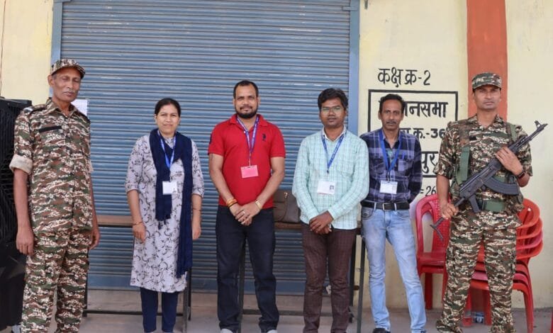 स्ट्रांग रूम की कड़ी सुरक्षा के लिए बल तैनात स्ट्रांग रूम की कड़ी सुरक्षा के लिए बल तैनात kshititech