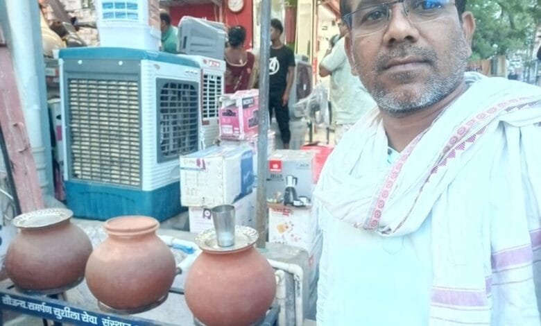 शक्ति का समर्पण सुशीला सेवा संस्थान 3 वर्षों से गर्मी में दे रहा लोगों को जल की सेवा शक्ति का समर्पण सुशीला सेवा संस्थान 3 वर्षों से गर्मी में दे रहा लोगों को जल की सेवा kshititech