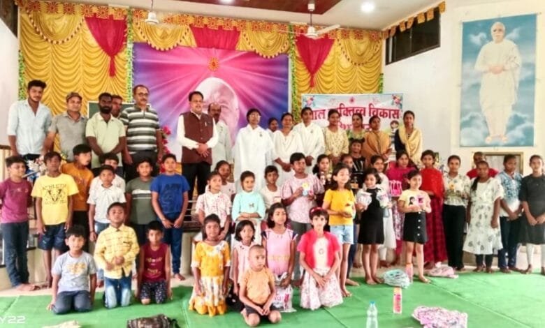 ब्रम्हाकुमारीज ने बाल व्यक्तित्व विकास शिविर में बच्चों एवम मां_बाप के साथ मनाया परिवार दिवस ब्रम्हाकुमारीज ने बाल व्यक्तित्व विकास शिविर में बच्चों एवम मां_बाप के साथ मनाया परिवार दिवस kshititech