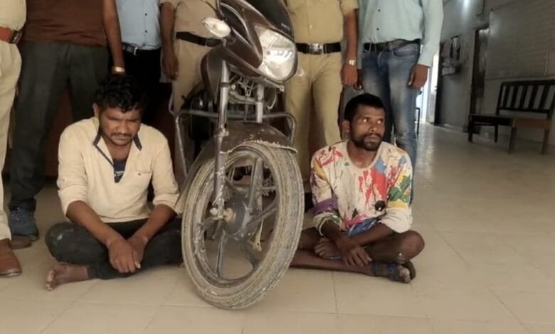 मोटरसाइकिल चोरी करने वाला आरोपी हुआ गिरफ्तार मोटरसाइकिल चोरी करने वाला आरोपी हुआ गिरफ्तार kshititech