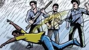 सक्ती स्टेशन में खीरा ककड़ी बेचकर जीविका चलाने वाले को पीटा सक्ती स्टेशन में खीरा ककड़ी बेचकर जीविका चलाने वाले को पीटा kshititech