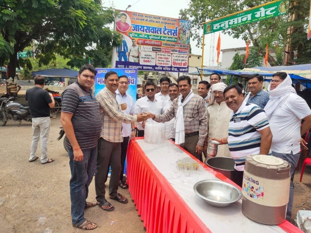 गर्मी से निजात दिलाने के लिए मारवाड़ी युवा मंच शाखा सक्ती ने राहगीरों को पिलाया आमपानी एवं शरबत गर्मी से निजात दिलाने के लिए मारवाड़ी युवा मंच शाखा सक्ती ने राहगीरों को पिलाया आमपानी एवं शरबत kshititech