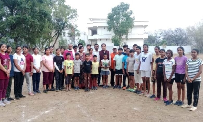 राष्ट्रीय मानवाधिकार एवम् साजिक न्याय आयोग ने पर्यावरण दिवस पर वृक्षारोपण कर पर्यावरण बचाने का लिया संकल्प राष्ट्रीय मानवाधिकार एवम् साजिक न्याय आयोग ने पर्यावरण दिवस पर वृक्षारोपण कर पर्यावरण बचाने का लिया संकल्प kshititech