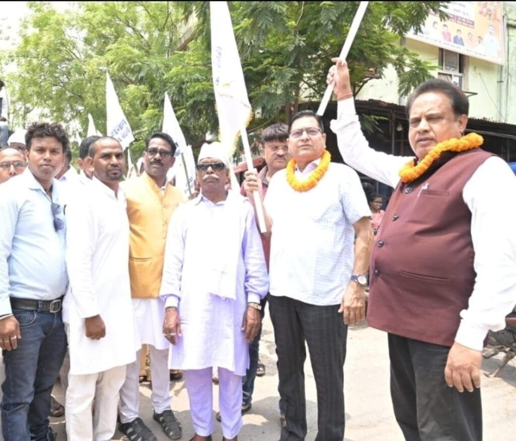 कबीर प्राकट्य दिवस पर मानिकपुरी पनिका समाज ने निकाली शोभा यात्रा कबीर प्राकट्य दिवस पर मानिकपुरी पनिका समाज ने निकाली शोभा यात्रा kshititech