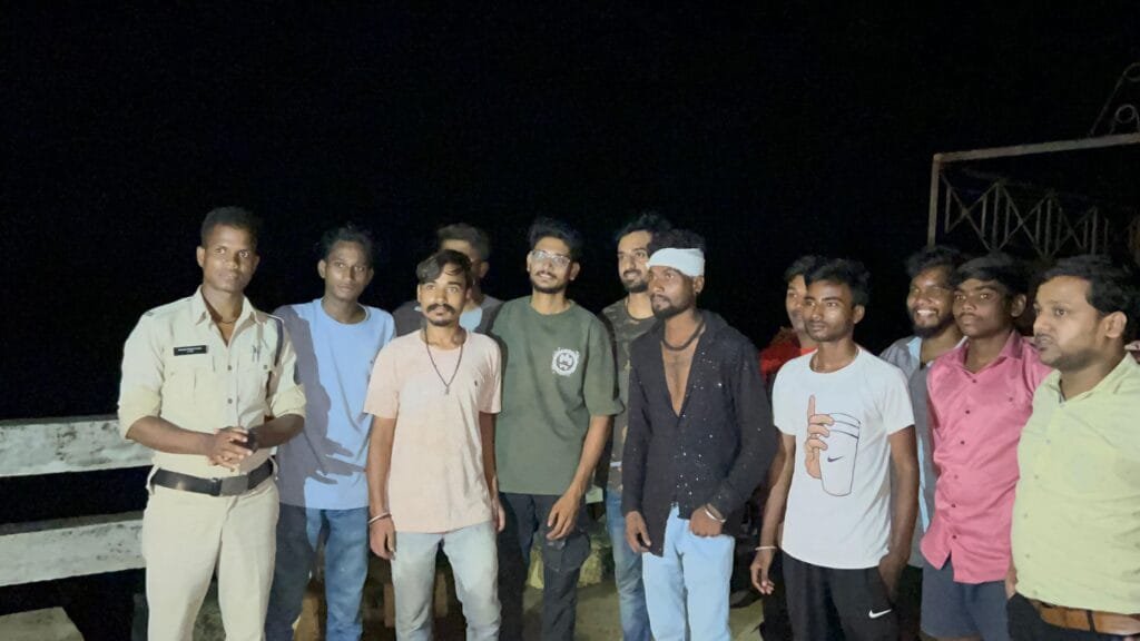 पुल के नीचे फंसे गौवंश का गौ सेवा समिति के सक्ती ने रेस्क्यू कर सुरक्षित बाहर निकाला पुल के नीचे फंसे गौवंश का गौ सेवा समिति के सक्ती ने रेस्क्यू कर सुरक्षित बाहर निकाला kshititech