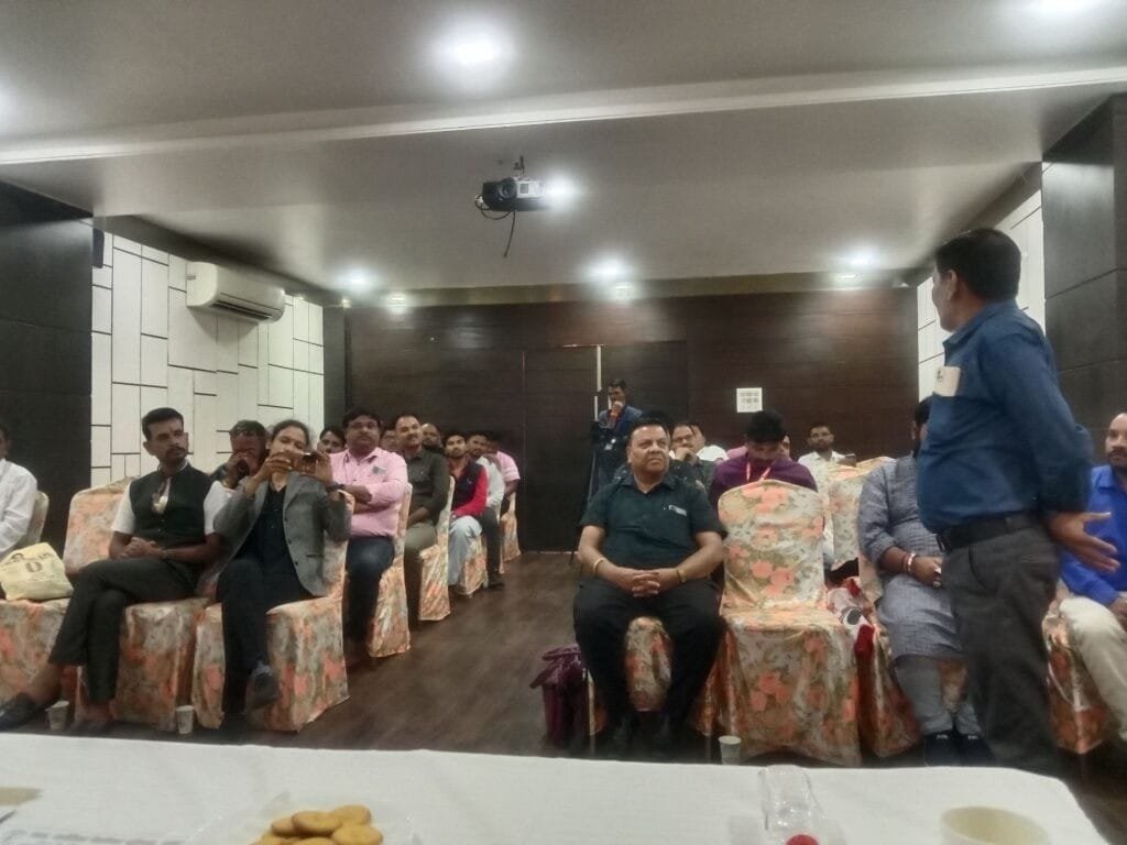 जनर्लिस्ट वेलफेयर यूनियन प्रदेश कार्यकारिणी की बैठक रायपुर में संपन्न जनर्लिस्ट वेलफेयर यूनियन प्रदेश कार्यकारिणी की बैठक रायपुर में संपन्न kshititech
