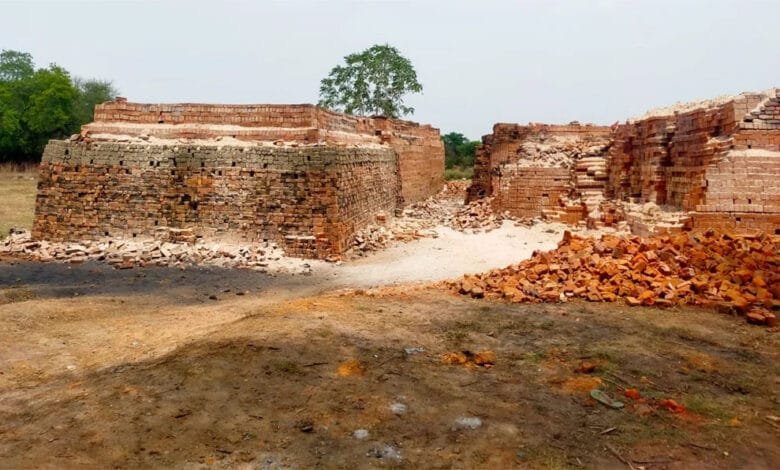 सक्ती में धड़ल्ले से बेखौफ चल रहा ईंट भट्ठों का अवैध कारोबार सक्ती में धड़ल्ले से बेखौफ चल रहा ईंट भट्ठों का अवैध कारोबार kshititech