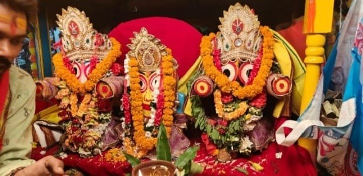 सक्ती शहर के श्री राधाकृष्ण मंदिर से मां भीमेश्वरी देवी बेरीवाला मंदिर तक भी निकली जगन्नाथ महाप्रभु की रथ यात्रा सक्ती शहर के श्री राधाकृष्ण मंदिर से मां भीमेश्वरी देवी बेरीवाला मंदिर तक भी निकली जगन्नाथ महाप्रभु की रथ यात्रा kshititech