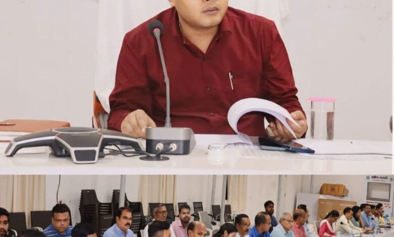 कलेक्टर ने ली साप्ताहिक समय सीमा की बैठक कलेक्टर ने ली साप्ताहिक समय सीमा की बैठक kshititech