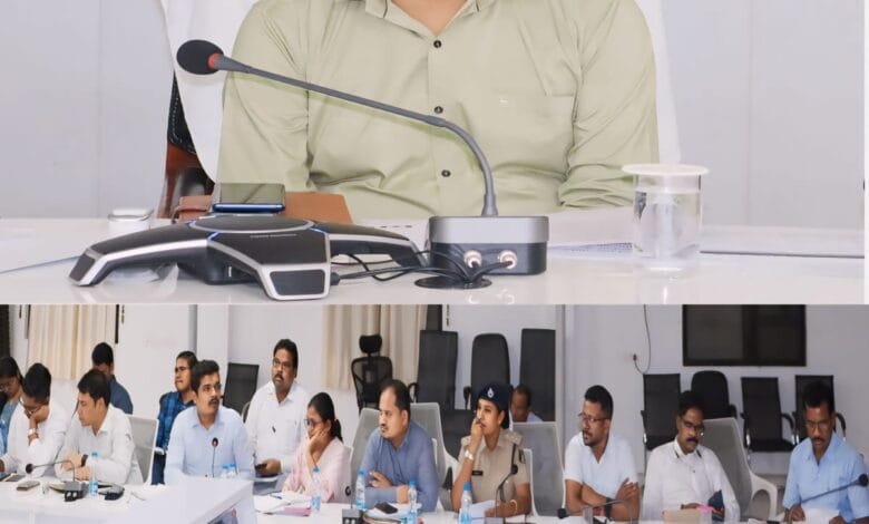 कलेक्टर ने ली साप्ताहिक समय सीमा की बैठक कलेक्टर ने ली साप्ताहिक समय सीमा की बैठक kshititech